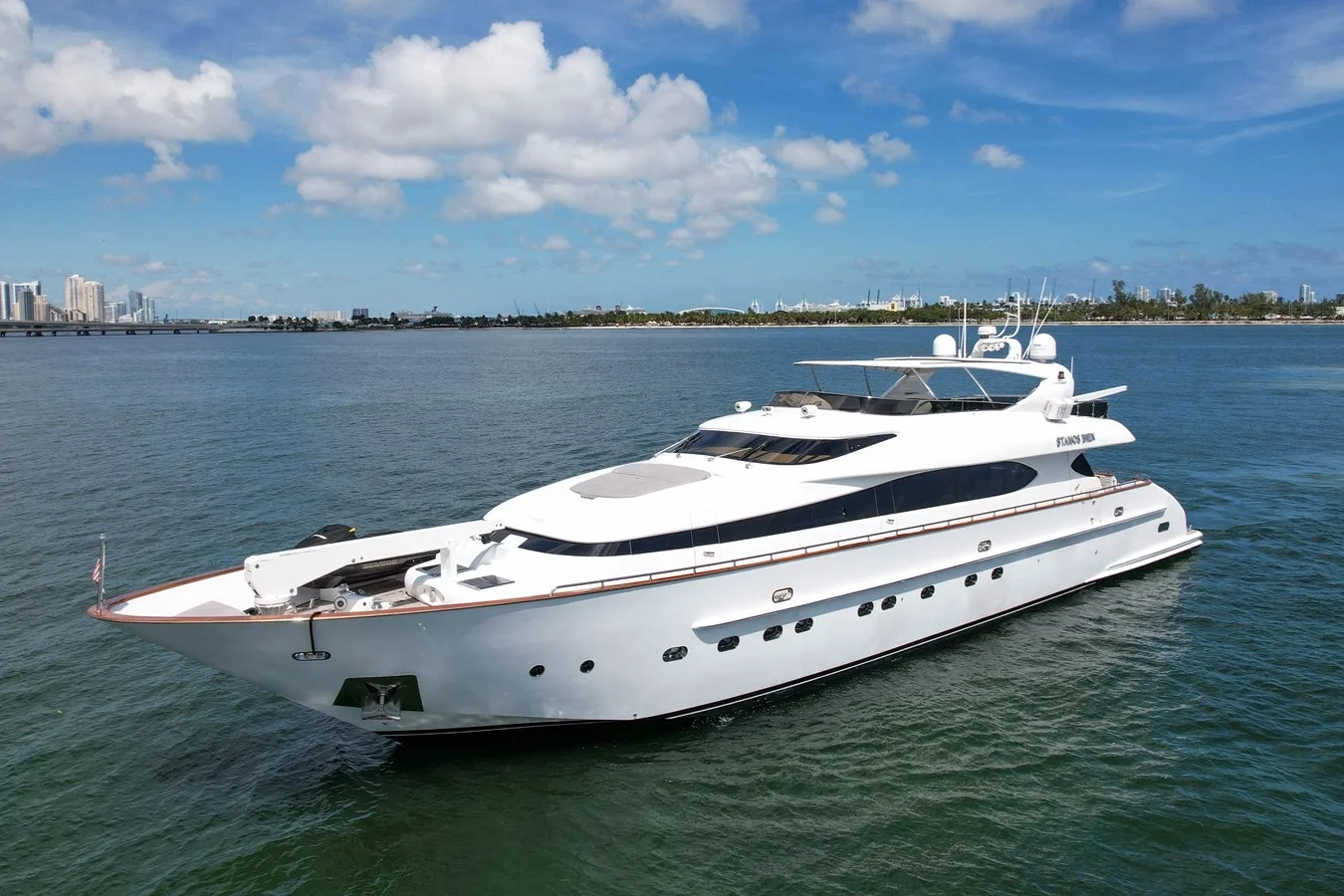 110ft Maiora Stamos Bien dining area